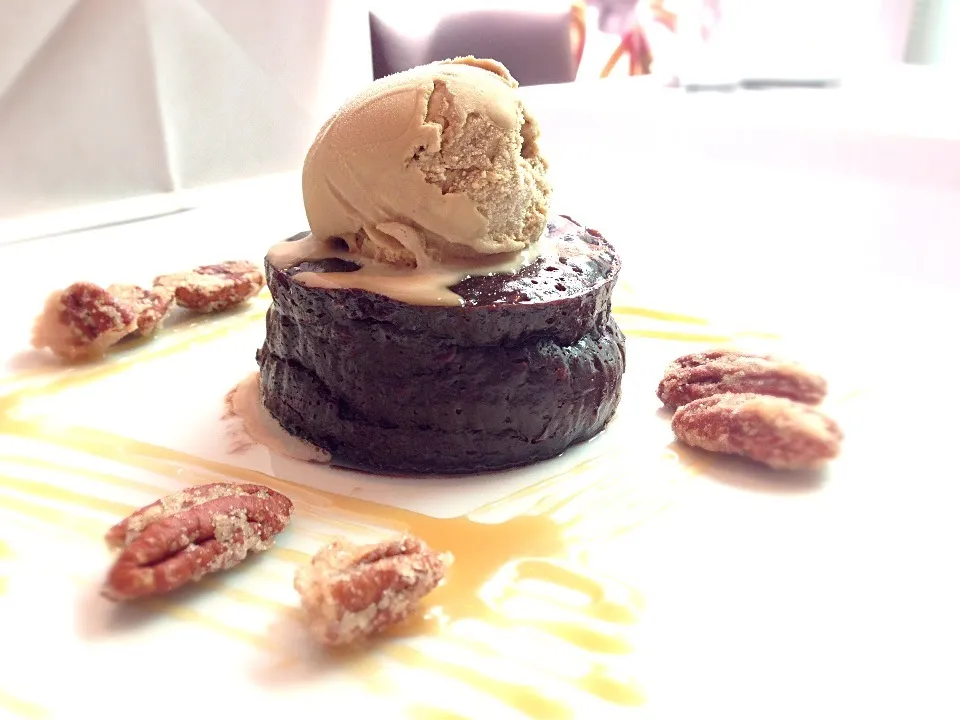 Flourless chocolate cake w/ espresso gelato|Sarah Cheungさん