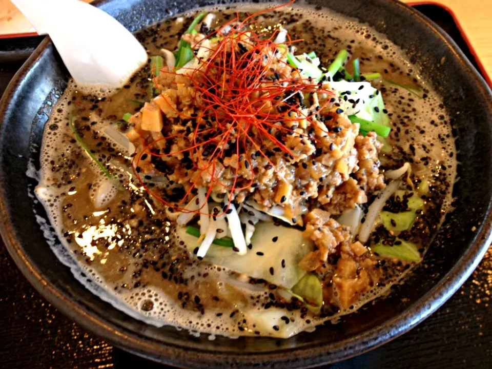 Snapdishの料理写真:濃厚黒味噌ラーメン 大盛り|さのすけさん