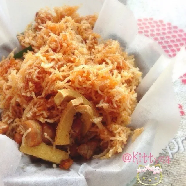 🙏 Meekrob-Crisp Caramelized noodle with chicken cube (･∀-) |🎀Kittyna🌸さん