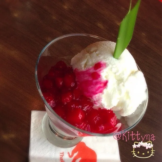 Snapdishの料理写真:🙏Tub Tim Krob 🎀⊃Thai Red Ruby with Sweet Coconut Ice-cream⊂🍦|🎀Kittyna🌸さん