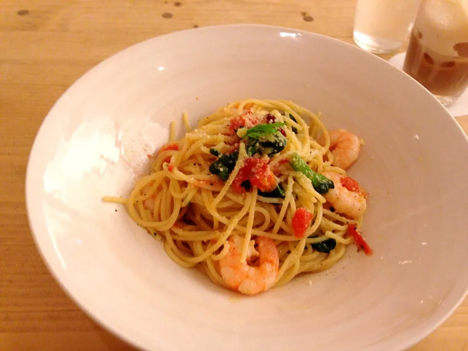 エビと菜の花のトマトパスタランチ|よっしーさん