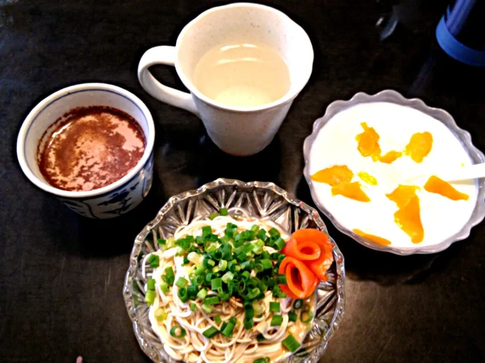 Snapdishの料理写真:ココアプリン、豆腐そうめん(スーパー)|madokaさん