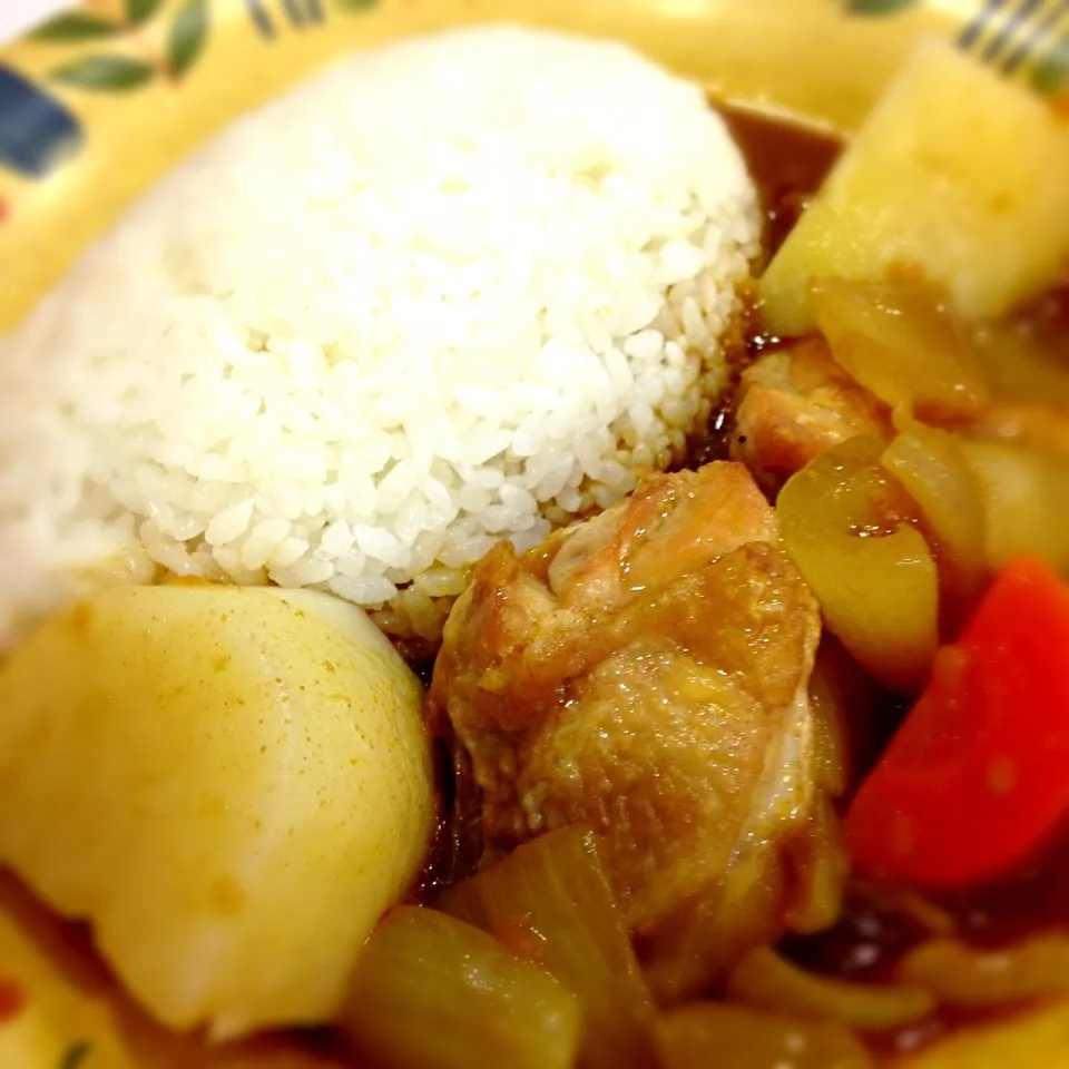 社食のカレー、ムルギカレーだって。本格的なカレーでとても辛かった。しかも500円、ありがたいこっちゃw|Keitaさん