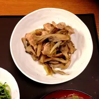 豚肉、みょうが、舞茸の黒胡椒炒め|ほりーあんなさん