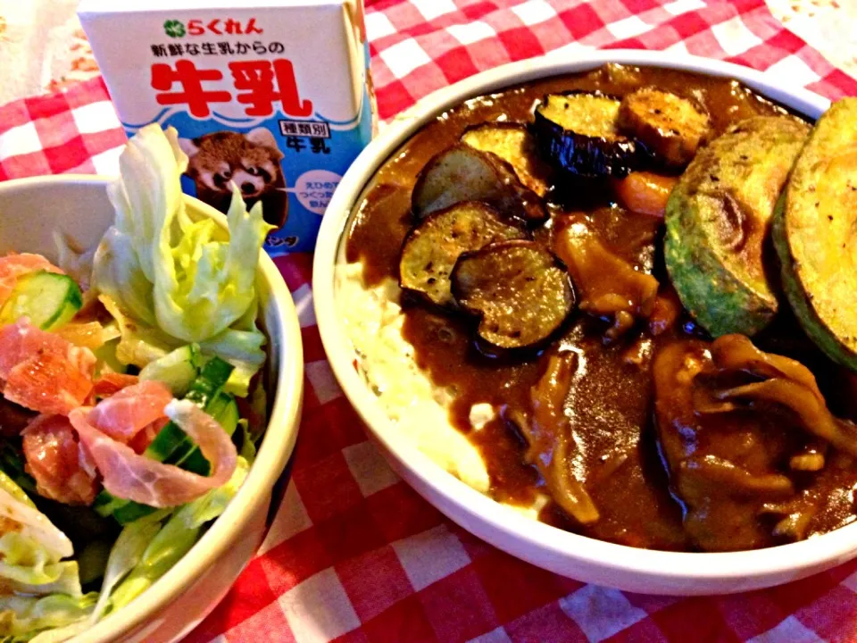 茄子とアボカドトッピングのカレー豆腐ご飯     生ハムサラダ〜|mari miyabeさん