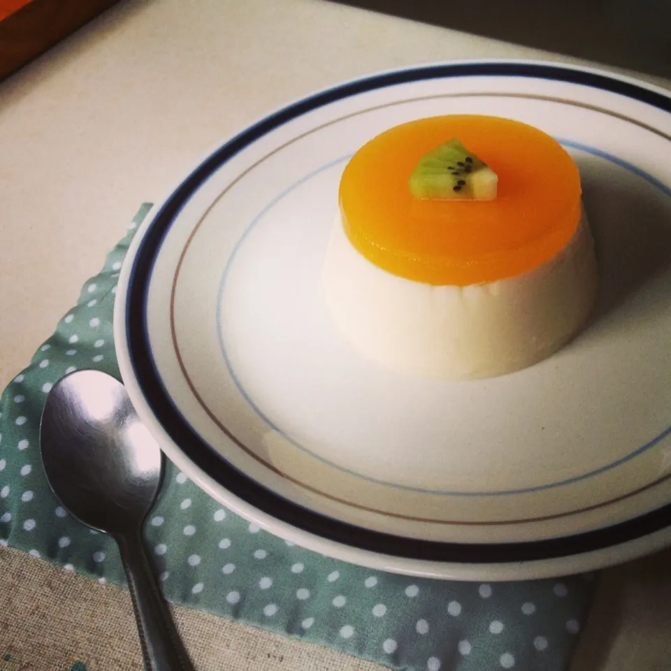 Panna cotta with mango jelly|Vickieさん