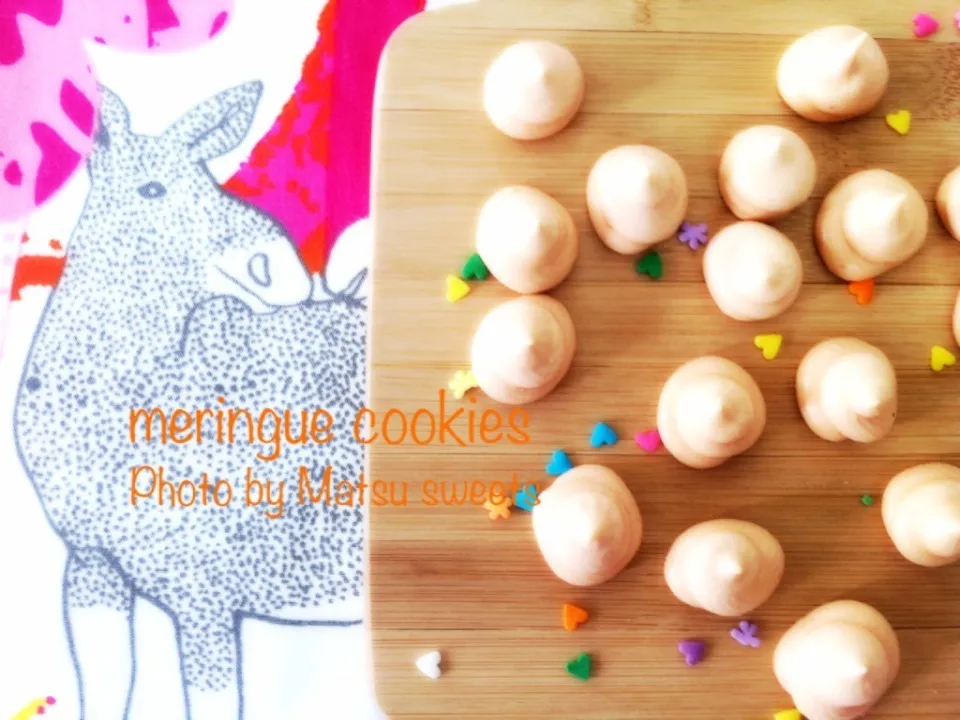 Strawberry meringue cookies|Matsu sweetsさん