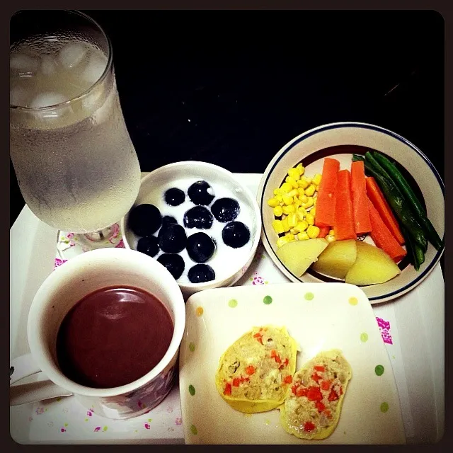 Chicken rolade, steam vegetable, grape yoghurt , hot chocolate and cold pocary sweat are sahur menu for 1st day of Ramadan|yuliaさん