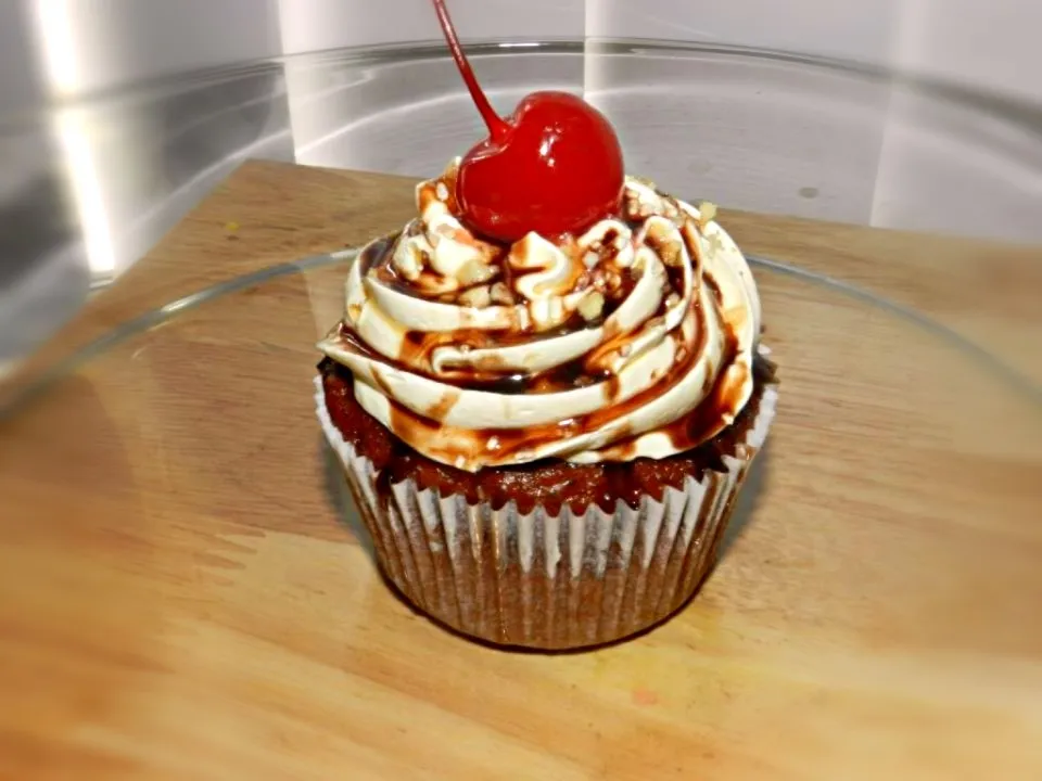 Chocolate sundae cupcake|mya comstockさん