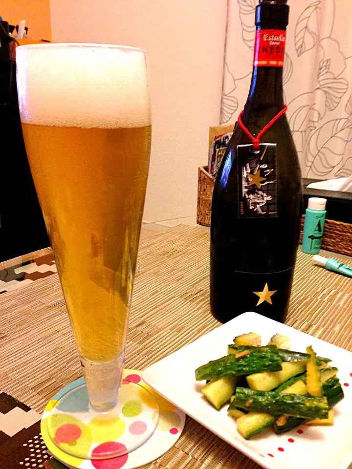 Snapdishの料理写真:スペイン・イネディットビール＆きゅうりのカツオ梅酢和え|アールさん