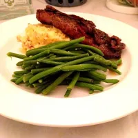 Snapdishの料理写真:Broiled steak with garlic smashed potatoes and truffled green beans|Barbara Morrisさん