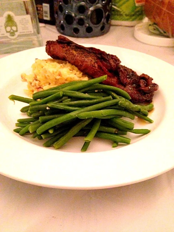 Snapdishの料理写真:Broiled steak with garlic smashed potatoes and truffled green beans|Barbara Morrisさん