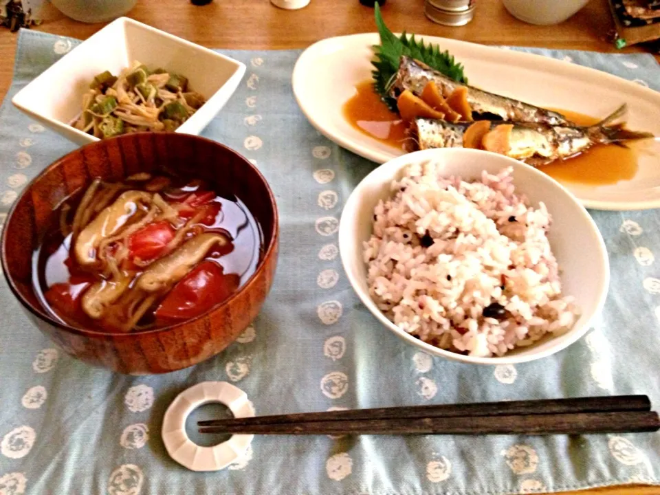 Snapdishの料理写真:朝ごはん★鰯の味噌生姜煮、えのきとオクラのポン酢和え、椎茸とトマト、切り干し大根のすまし汁、十六穀ごはん|ハルさん