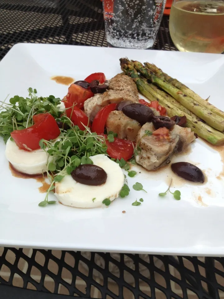 Roasted Monkfish with a Tomato Olive Vinaigrette , grilled Asparagus and Tomato ,Buffalo Mozzarella and Arugula Salad|Christine pavelkaさん