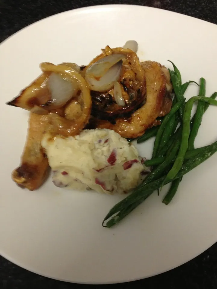 Roasted Lemon, Shallot Chicken with Smashed Potatoes and Green Beans|Christine pavelkaさん