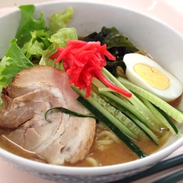 Snapdishの料理写真:メンチカツカレーが食えぬとは。調子悪いぜ。 冷し中華 at 社員食堂|さるさん