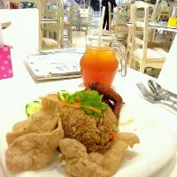 belacan fried rice w chicken wing♥|Liz Tan Chai Yingさん