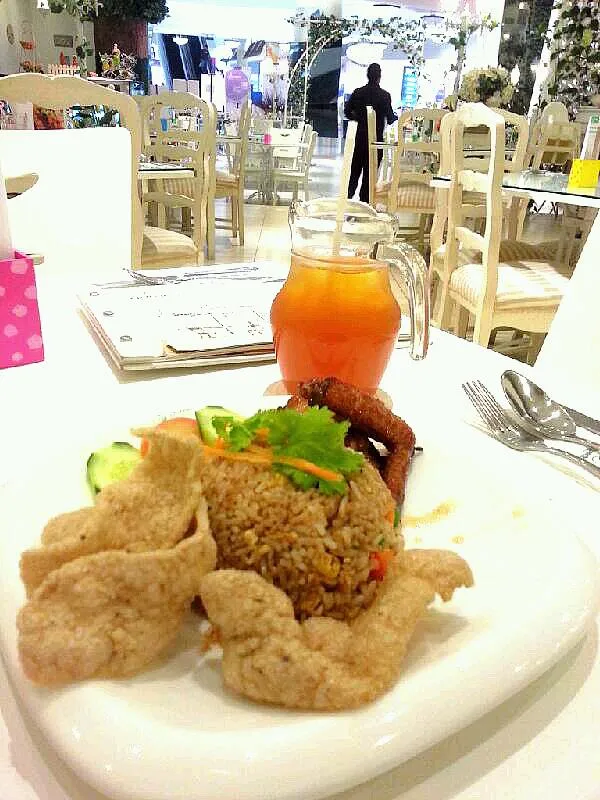 belacan fried rice w chicken wing♥|Liz Tan Chai Yingさん