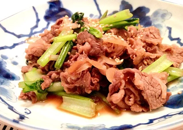 牛肉と小松菜のにんにく醤油炒め|ひかるんさん