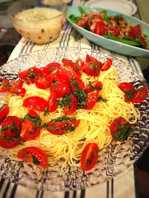 Snapdishの料理写真:トマトと大葉の冷製パスタ🍝|ゆーきさん