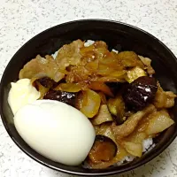 Snapdishの料理写真:温玉ぶた丼|ゆかなさん