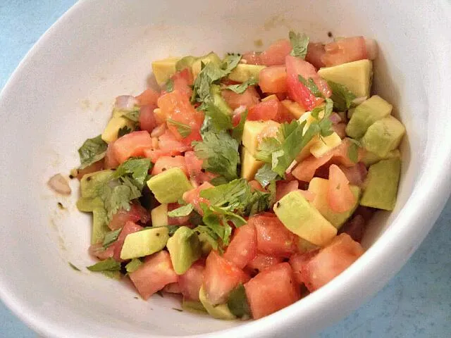 Snapdishの料理写真:tomato avocado salsa|chow yin huiさん