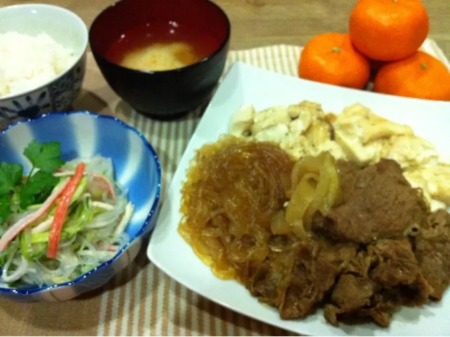 すき焼き煮・春雨キュウリ鶏肉中華サラダ・みかん|まーままさん