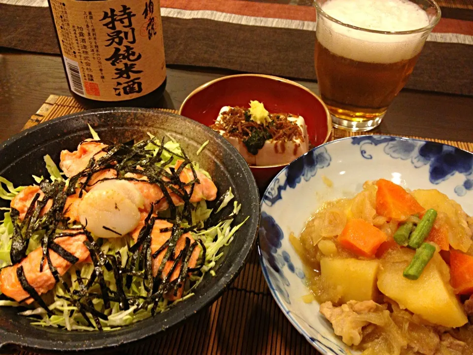 Snapdishの料理写真:サーモンとホタテのバター醤油丼、肉じゃが、冷奴ちりめん山椒がけ|masakoさん