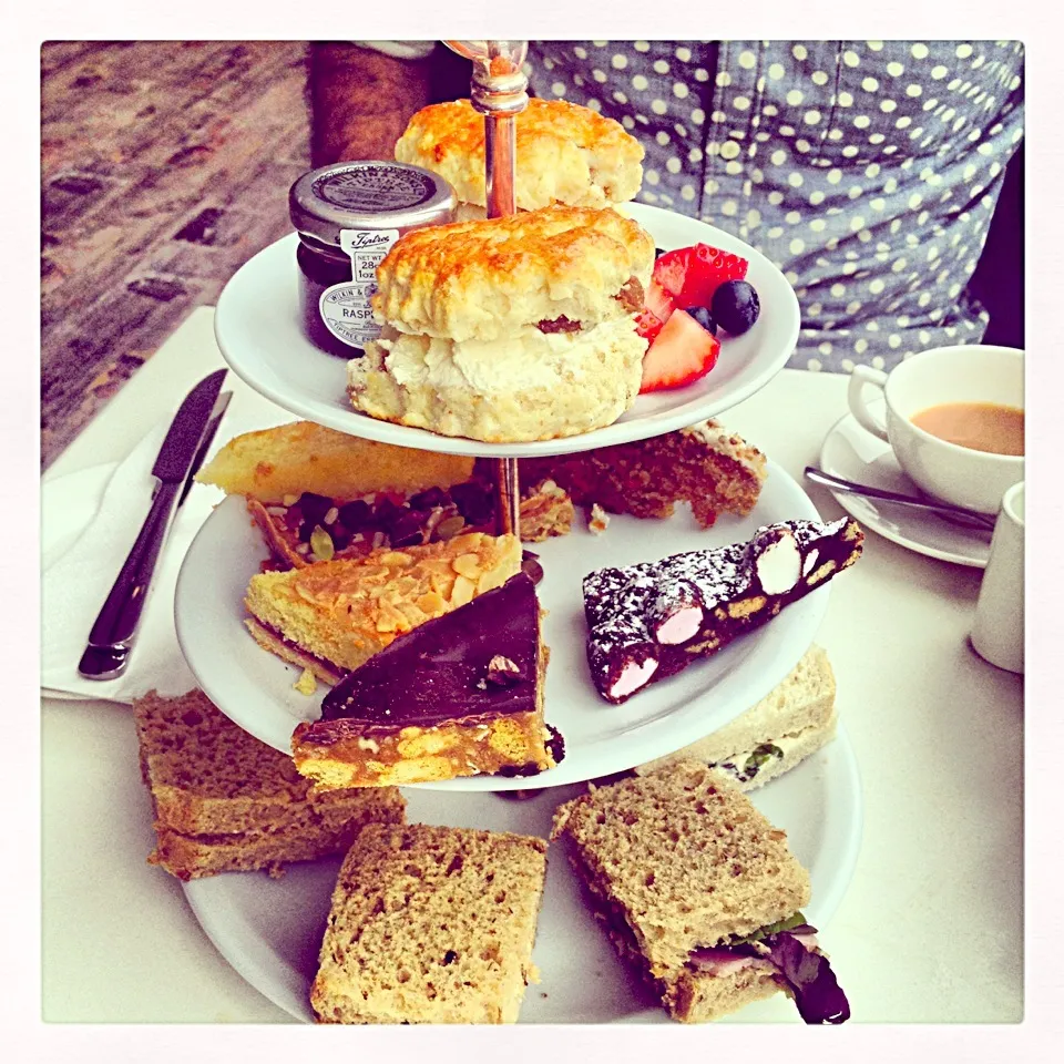 Snapdishの料理写真:Afternoon tea|sarah taylorさん