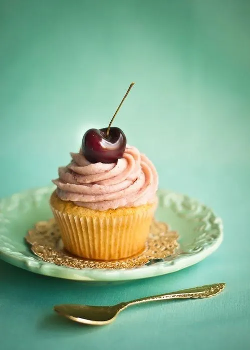 Black cherry cupcake:)|mya comstockさん