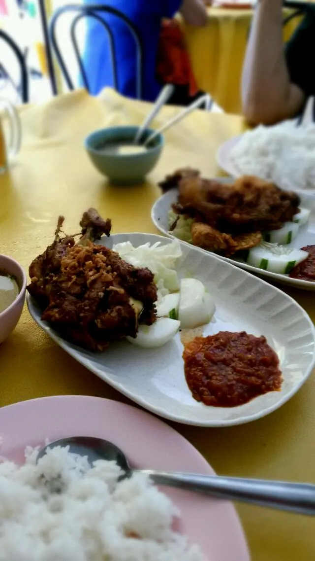 Snapdishの料理写真:Nasi Lalap|angela angieさん