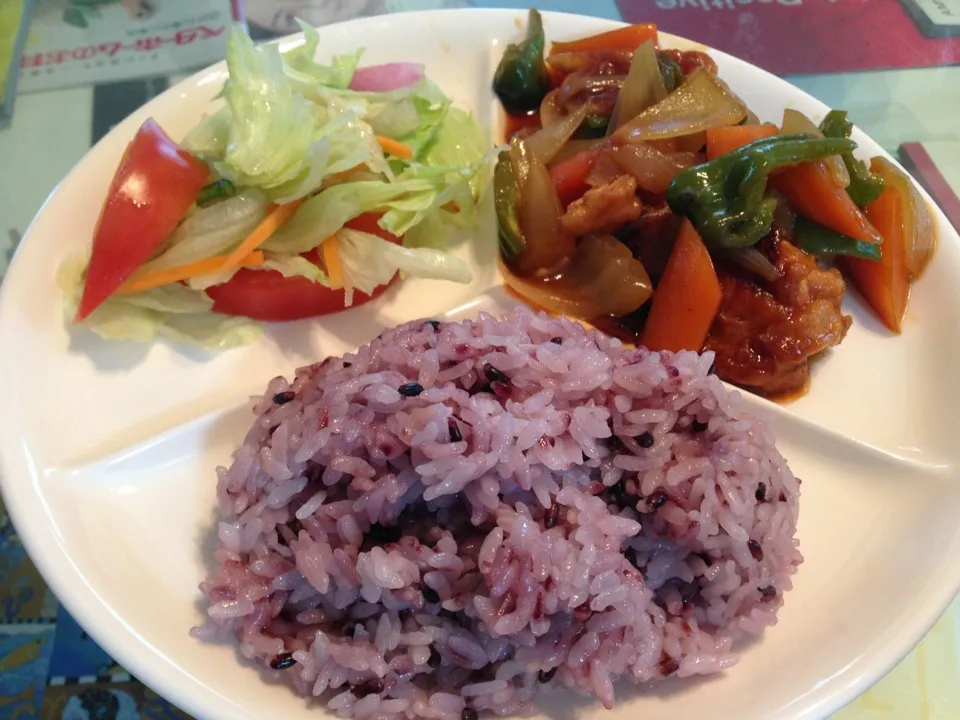 鶏ムネ肉を使った酢鶏と黒米入りご飯|ジュンコさん