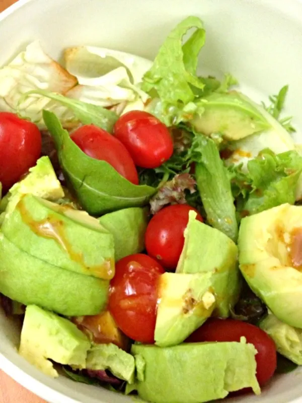 Tomato and avocado salad with yuzu-sesame dressing|Ong Sor Fernさん