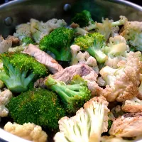 Snapdishの料理写真:Garlic chicken with cauliflower and broccoli|jean kathleenさん