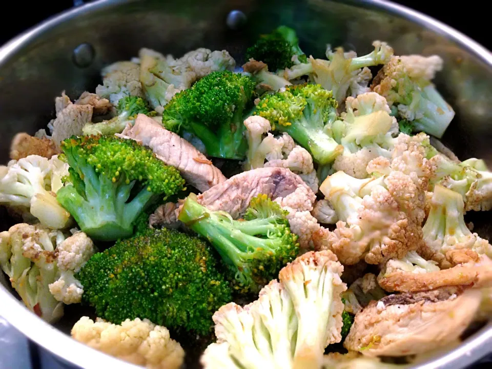 Garlic chicken with cauliflower and broccoli|jean kathleenさん