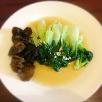 Snapdishの料理写真:BakChoy with Black Fungus|Herenna Ngu Hoi Hiongさん