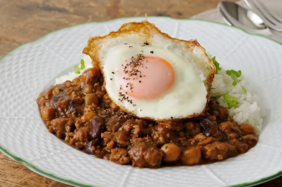 目玉焼きのせキーマカレー|ハウス食品さん