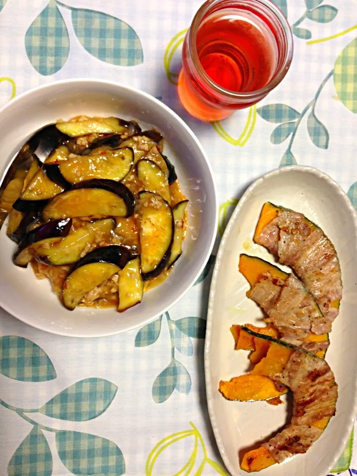 シャキシャキ麻婆茄子丼🍆＆カボチャの豚肉巻きソテー|ゆかゴリラさん