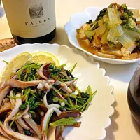 Snapdishの料理写真:イカ一夜干しと三つ葉炒め  白菜煮 で今夜はFailla Pinot 2011