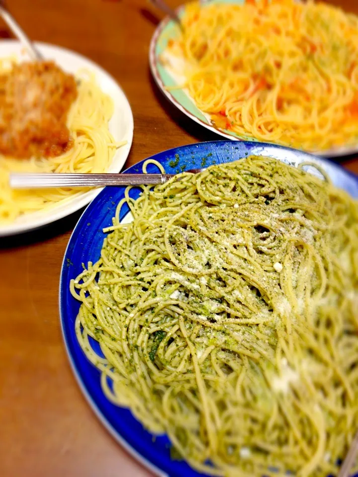 さかぽんさんの青ジソ万能タレでジェノベーゼパスタ、くららちゃんの🍅ソースパスタ、ミートスパ⭐|みきさん