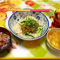 納豆そうめん＆オニオンサラダ＆玉ねぎとじゃがいもの味噌汁|vari3さん