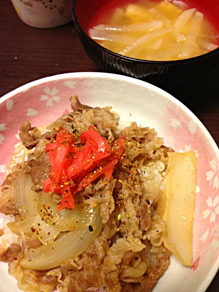 吉野家再現牛丼、大根と油揚げの味噌汁|IGGYさん