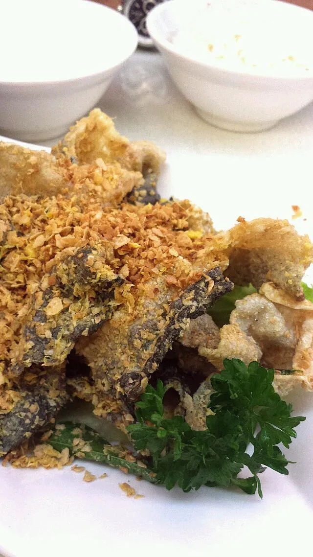 Snapdishの料理写真:Nestum cereal crispy fish skin|Catherine Shenさん