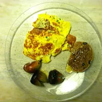 Snapdishの料理写真:Egg omelet, rye read, figs with blue cheese and honey|yasmin resendorfさん