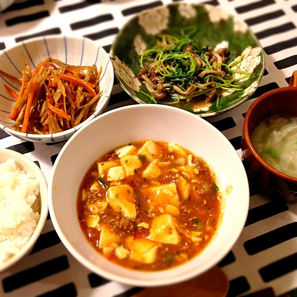 大好き麻婆豆腐🍀豆苗とシメジの中華炒め🍀キャベツスープ🍀きんぴらゴボウ|mochaさん