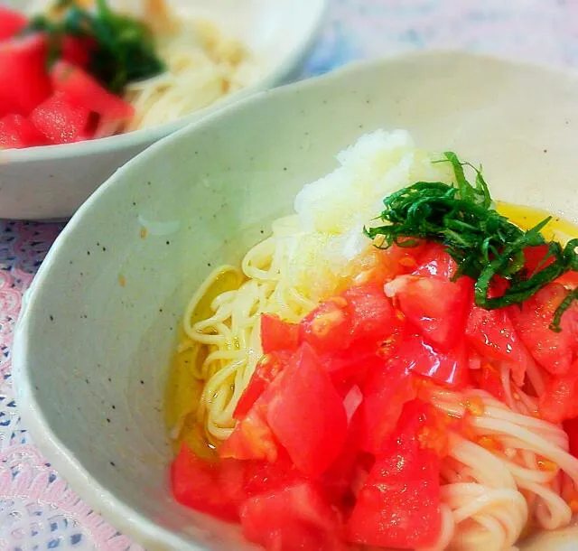 Snapdishの料理写真:旦那さまの晩酌 〆の冷製トマト素麺|とだともさん