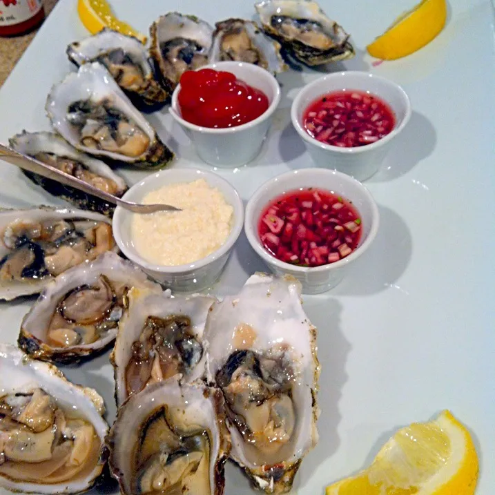 Fresh Oysters  with Shallot Mignonette|gina clarkeさん