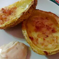 Twice baked potatoes in bacon and mozzarella cheese for breakfast  :p|Jeanie Manikisさん