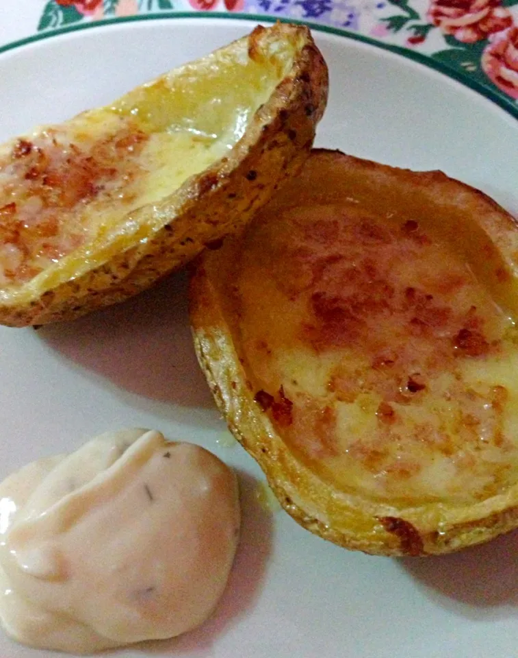 Twice baked potatoes in bacon and mozzarella cheese for breakfast  :p|Jeanie Manikisさん