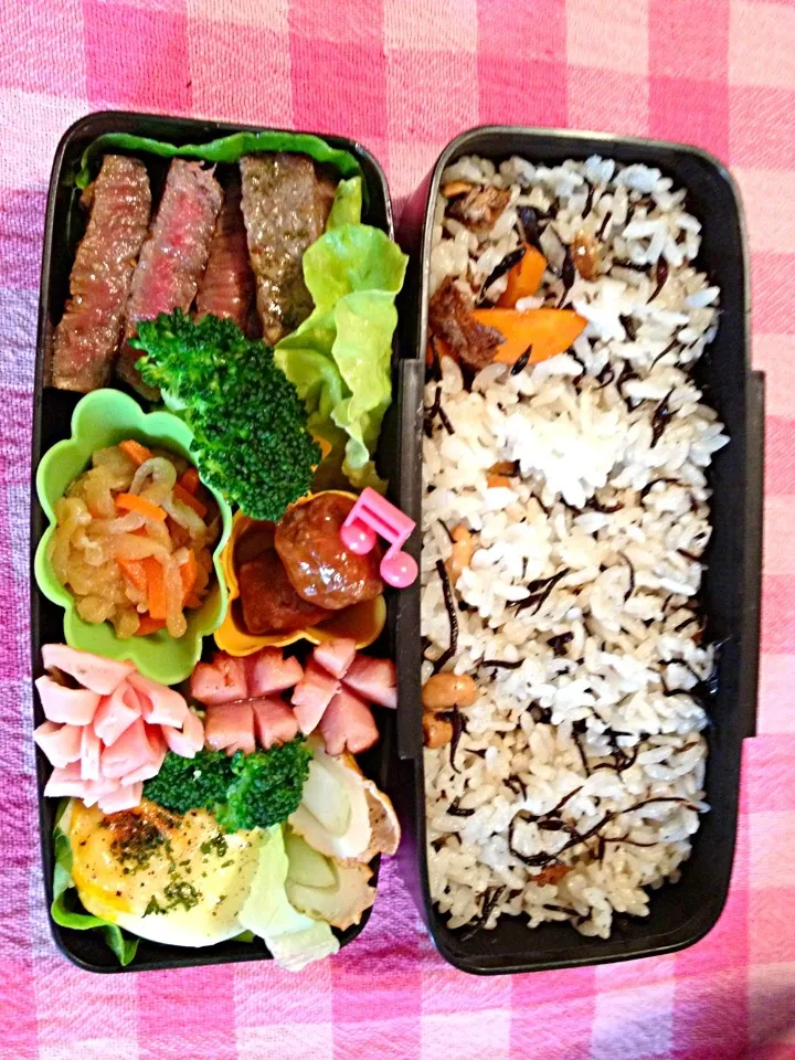 甥っ子の、ステーキ弁当🍱🍗🍴|ハルさん